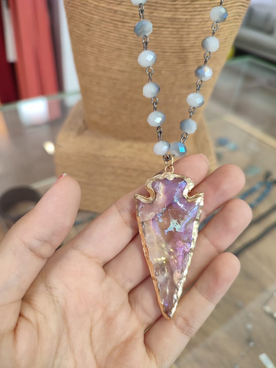 Collar de piedras naturales iridiscente. Altura 48 cm. Alabama Shop