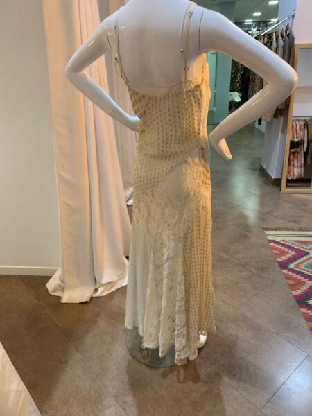 Vestido asimétrico combinación tejidos y texturas. Combinación interior.<strong>Talla S/M.</strong> Composición: 100% Algodón. Alabama Shop