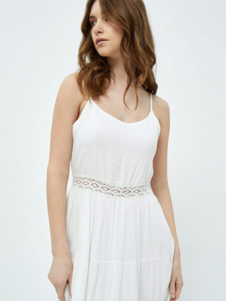 Vestido blanco de tirantes ajustables. Escote redondo y cremallera lateral. Preciosos detalles en crochet. Composición: 100% Viscose (EcoVero) Alabama Shop