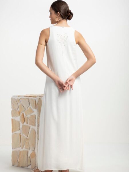 <p id="tw-target-text" class="tw-data-text tw-text-large tw-ta" dir="ltr" data-placeholder="Traducción"><span class="Y2IQFc" lang="es">Sofisticación es la palabra que define este vestido largo blanco roto.</span></p> <p class="tw-data-text tw-text-large tw-ta" dir="ltr" data-placeholder="Traducción"><span class="Y2IQFc" lang="es"> Presenta un escote en pico con bordado de croché inspirado en la esencia única de Ibiza. </span></p> <p class="tw-data-text tw-text-large tw-ta" dir="ltr" data-placeholder="Traducción"><span class="Y2IQFc" lang="es"> Confeccionado en Tejido Crepe Siena</span></p> <p class="tw-data-text tw-text-large tw-ta" dir="ltr" data-placeholder="Traducción"><span class="Y2IQFc" lang="es"> - tejido liso en crepe de viscosa</span></p> <p class="tw-data-text tw-text-large tw-ta" dir="ltr" data-placeholder="Traducción"><span class="Y2IQFc" lang="es">- ajuste ligero </span></p> <p class="tw-data-text tw-text-large tw-ta" dir="ltr" data-placeholder="Traducción"><span class="Y2IQFc" lang="es">- toque crepé - </span></p> <p class="tw-data-text tw-text-large tw-ta" dir="ltr" data-placeholder="Traducción"><span class="Y2IQFc" lang="es"> - Modelado recto más suelto al cuerpo </span></p> <p class="tw-data-text tw-text-large tw-ta" dir="ltr" data-placeholder="Traducción"><span class="Y2IQFc" lang="es">- forro completo</span></p> <p class="tw-data-text tw-text-large tw-ta" dir="ltr" data-placeholder="Traducción"><span class="Y2IQFc" lang="es">- Escote en pico con detalle de trama bordada </span></p> <p class="tw-data-text tw-text-large tw-ta" dir="ltr" data-placeholder="Traducción"><span class="Y2IQFc" lang="es">- Espalda bordada</span></p> <p class="tw-data-text tw-text-large tw-ta" dir="ltr" data-placeholder="Traducción"><span class="Y2IQFc" lang="es">- Aplicación de Perlas</span></p> Alabama Shop