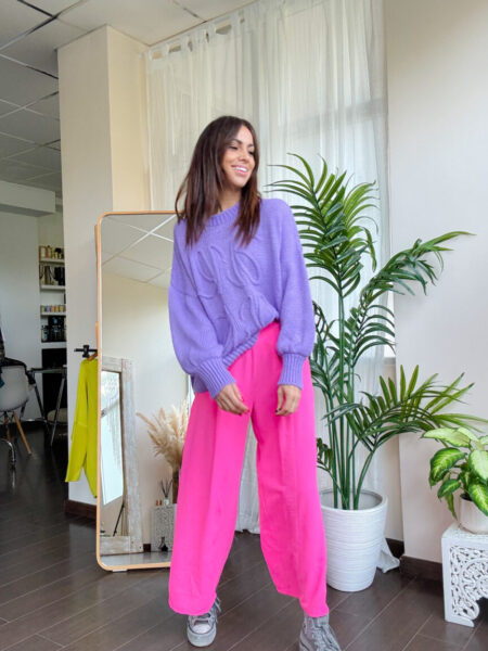 Pantalón tipo culotte rosa fucsia. Cintura alta y cierre con cremallera invisible lateral. Con bolsillos. Composición: 100%  Poliéster. &nbsp; Alabama Shop