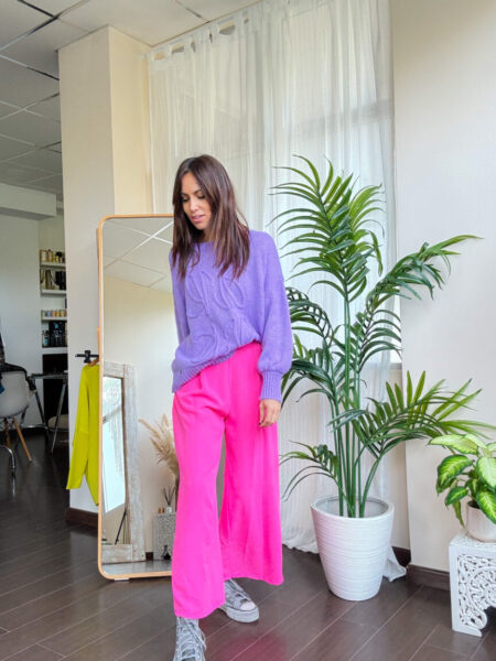 Pantalón tipo culotte rosa fucsia. Cintura alta y cierre con cremallera invisible lateral. Con bolsillos. Composición: 100%  Poliéster. &nbsp; Alabama Shop