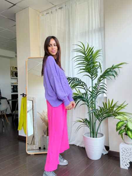 Pantalón tipo culotte rosa fucsia. Cintura alta y cierre con cremallera invisible lateral. Con bolsillos. Composición: 100%  Poliéster. &nbsp; Alabama Shop