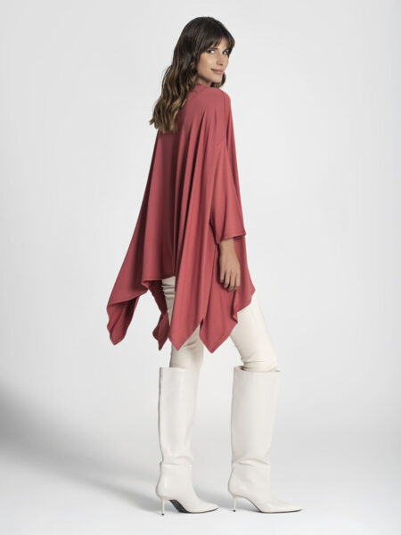 Túnica terracota asimétrica con hebilla en el escote. 95%Viscosa 5%Elastano &nbsp; <strong>El modelo usa talla única y mide 180cm.</strong> Alabama Shop