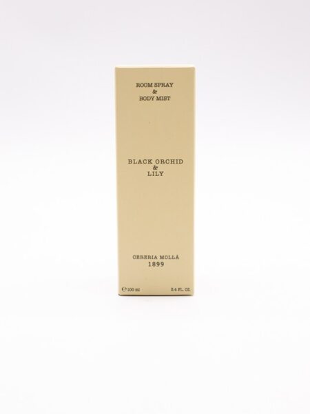 SPRAY CONCENTRADO PREMIUM Y BODY MIST BLACK ORCHID AND LILY 100ML 3 Envase de cristal con spray Compleja fragancia que cautiva con sus notas verdes y sus frutos llenos de naturalidad. Una combinación especiada con un fondo compuesto de almizcle y notas amaderadas acaban de proporcionar un toque elegante a la fragancia. Puedes aplicarlo sobre tu cuerpo y sobre el pelo justo después de la ducha. La ligereza del producto, que se evapora rápidamente te permite usarlo varias veces a lo largo del tiempo,Los body mist son también una buena manera de refrescarte y de eliminar los olores de la vida diaria (el de la contaminación, el tabaco, los olores del metro...) También podrás aplicarlo en tu hogar o en tus sábanas antes de dormir.Un nuevo gesto de belleza para adoptar, Ambienta tu hogar y tu cuerpo con el spray perfumado premium de Cereria Mollá 1899. Producto ecológico. Hecho a mano artesanalmente en España. Cantidad: 100 ml Alabama Shop