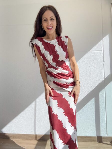 vestido largo ajustado con drapeado en la cintura