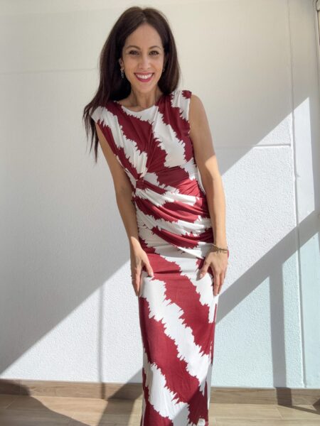 vestido largo ajustado con drapeado en la cintura