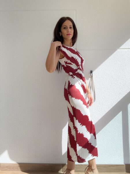 vestido largo ajustado con drapeado en la cintura