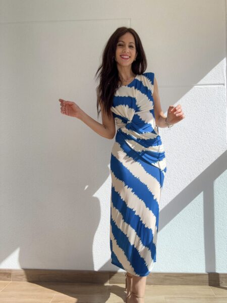 vestido largo ajustado con drapeado en la cintura