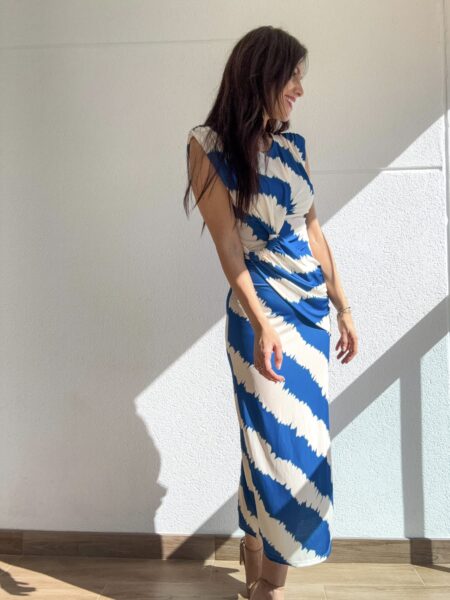 vestido largo ajustado con drapeado en la cintura