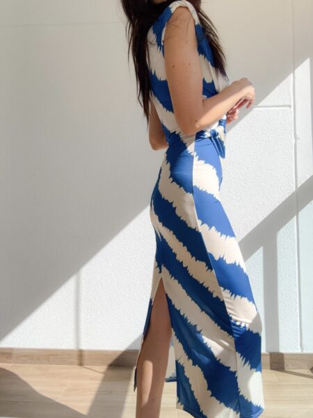 vestido largo ajustado con drapeado en la cintura