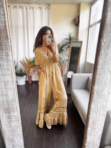 Mono evasé tierra oro