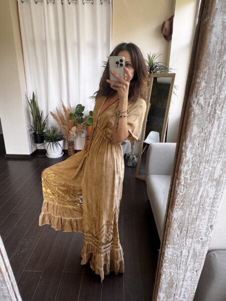 Mono evasé tierra oro