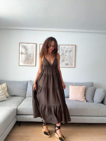 Vestido de tirantes. Tejido de algodón. Tirantes finos. Escote pico. Composición: 100% Algodón Hecho en Italia &nbsp; Alabama Shop