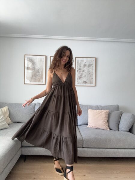 Vestido de tirantes. Tejido de algodón. Tirantes finos. Escote pico. Composición: 100% Algodón Hecho en Italia &nbsp; Alabama Shop