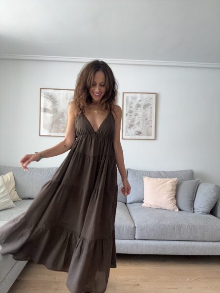 Vestido de tirantes. Tejido de algodón. Tirantes finos. Escote pico. Composición: 100% Algodón Hecho en Italia &nbsp; Alabama Shop