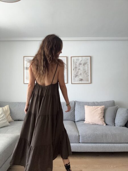 Vestido de tirantes. Tejido de algodón. Tirantes finos. Escote pico. Composición: 100% Algodón Hecho en Italia &nbsp; Alabama Shop