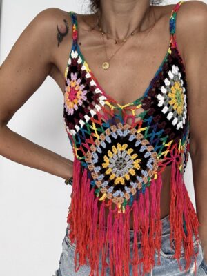 TOP CROCHET MULTICOLOR 3 1 Top de croché multicolor fabricado artesanalmente en Ibiza. Puedes ponerlo por delante o por detrás indistintamente. Con flecos en pico. Piezas únicas. No hay 2 iguales. Talla única. Alabama Shop