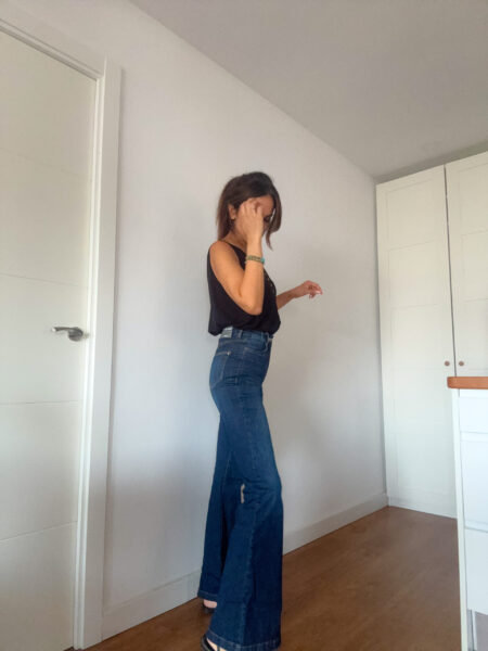 Estos vaqueros acampanados tienen tecnología CONTOUR para modelar y realzar sus curvas. Con elastano y ligera compresión abdominal y en las piernas, permite un ajuste absolutamente impecable y sin huecos en la zona de la cintura. - Tecnología de contorno que modela y dibuja el cuerpo - Vaqueros con elastano - Modelado flare - Cintura ultra alta - Cintura con pasantes - Cierre con cremallera y botón Alabama Shop