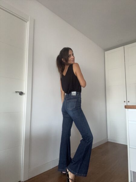 Estos vaqueros acampanados tienen tecnología CONTOUR para modelar y realzar sus curvas. Con elastano y ligera compresión abdominal y en las piernas, permite un ajuste absolutamente impecable y sin huecos en la zona de la cintura. - Tecnología de contorno que modela y dibuja el cuerpo - Vaqueros con elastano - Modelado flare - Cintura ultra alta - Cintura con pasantes - Cierre con cremallera y botón Alabama Shop