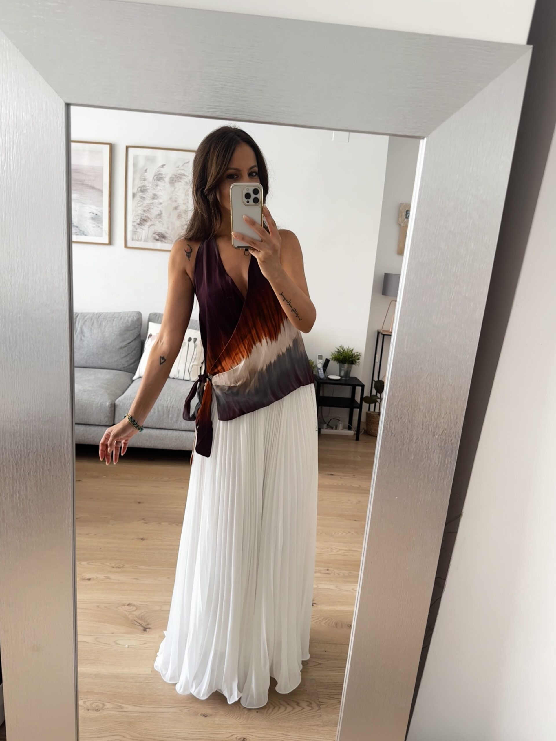 IMG_2608 Top con escote halter y detalle cruzado. Precioso estampado en tonos degradados. 100% viscosa Alabama Shop