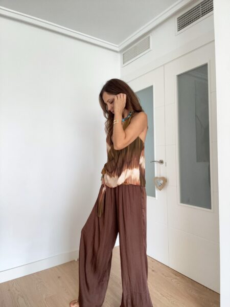 TOP HALTER Y PANTALÓN ANCHO FLUIDO MARRÓN CHOCOLATE