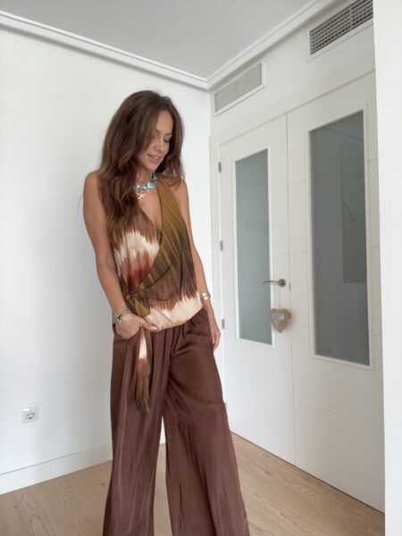 TOP HALTER Y PANTALÓN ANCHO FLUIDO MARRÓN CHOCOLATE