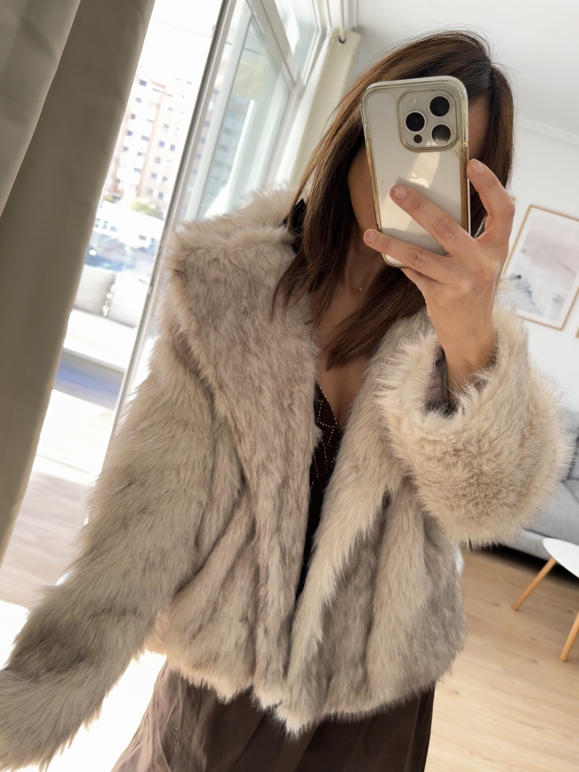 IMG_3645 Abrigo de pelo suave, solapas amplias, estilo boho setentero. Bolsillos. Forrado. 100% poliéster. Alabama Shop