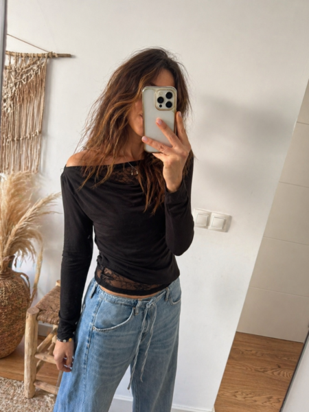 TOP HOMBRO ENCAJE NEGRO