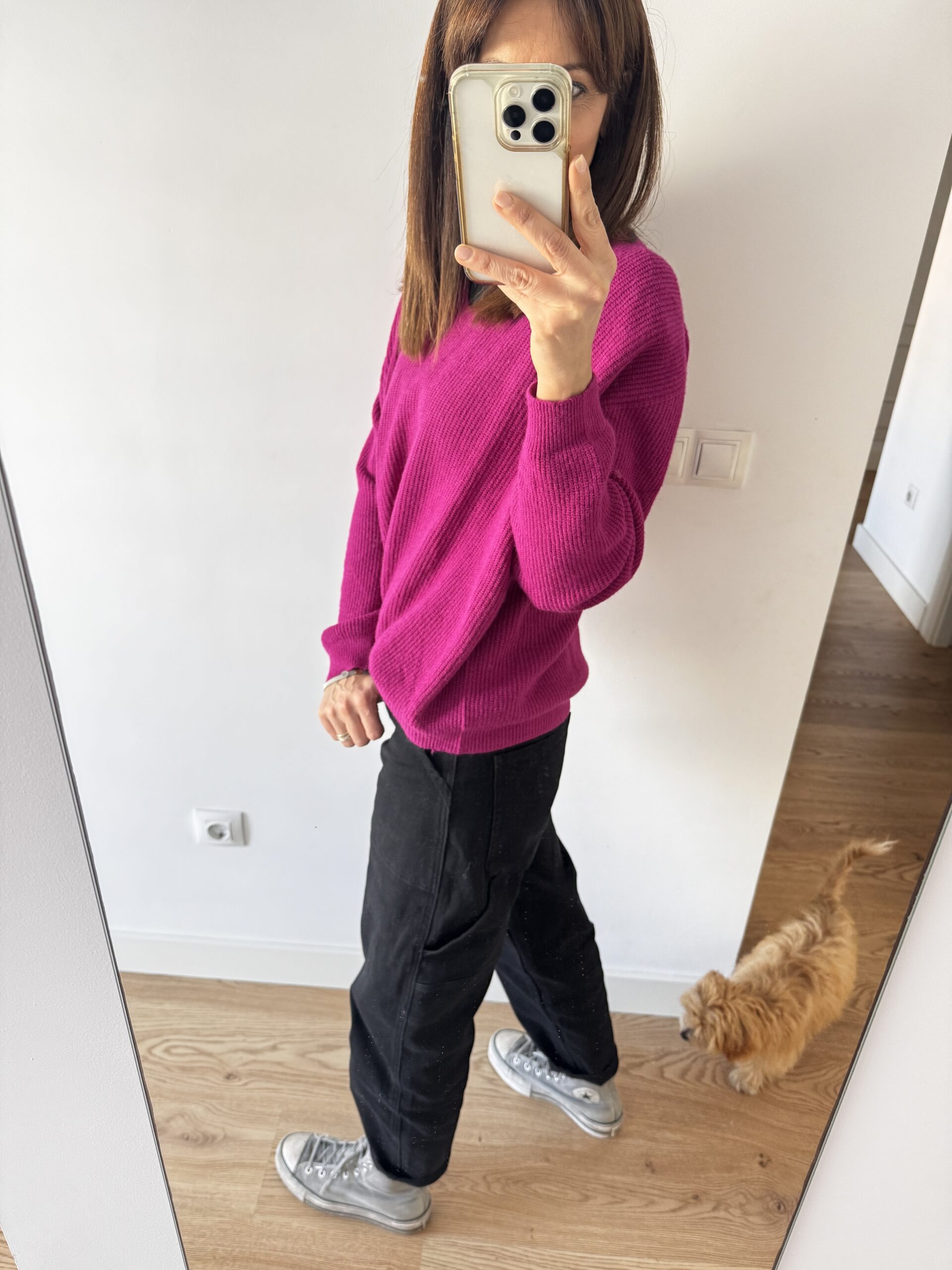 IMG_7737 Jean tapered slim balloon en color negro, con tiro medio-bajo y corte regular fit. Diseño cómodo y actual, con tejido elástico que se adapta al cuerpo sin perder forma. Un básico versátil para looks diarios con estilo. <strong>Composición:</strong> Algodón (69%), Poliéster (29,5%), Elastano (1,5%). Alabama Shop