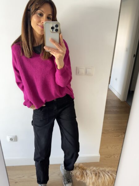 PANTALÓN TAPERED REGULAR NEGRO 6 Jean tapered slim balloon en color negro, con tiro medio-bajo y corte regular fit. Diseño cómodo y actual, con tejido elástico que se adapta al cuerpo sin perder forma. Un básico versátil para looks diarios con estilo. <strong>Composición:</strong> Algodón (69%), Poliéster (29,5%), Elastano (1,5%). Alabama Shop