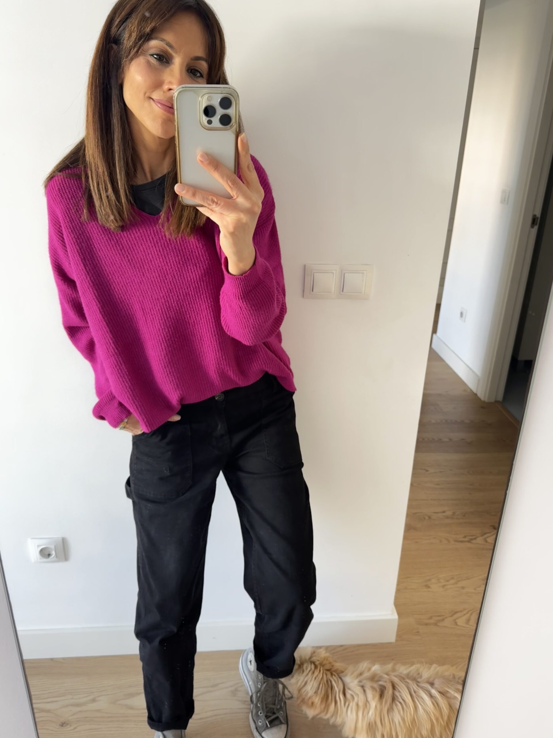 IMG_7738 Jean tapered slim balloon en color negro, con tiro medio-bajo y corte regular fit. Diseño cómodo y actual, con tejido elástico que se adapta al cuerpo sin perder forma. Un básico versátil para looks diarios con estilo. <strong>Composición:</strong> Algodón (69%), Poliéster (29,5%), Elastano (1,5%). Alabama Shop