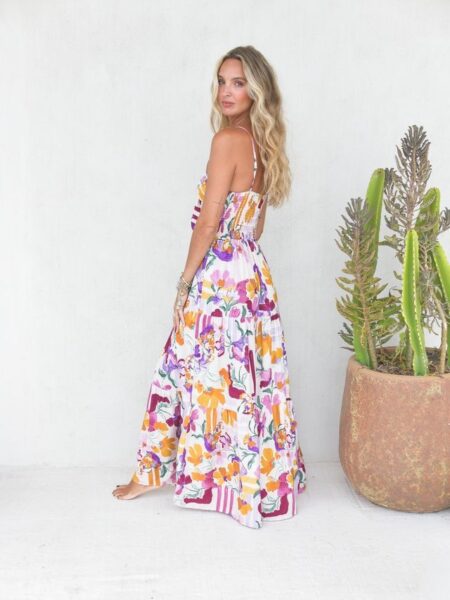 <p data-start="184" data-end="372"><strong>PLAZO DE ENTREGA: SEMANA DEL 30 DE MARZO. </strong></p><p data-start="184" data-end="372">Vestido largo de Jaase con estampado Canary Island y patrón Bambi, ligero y con una caída preciosa. Un diseño boho, femenino y muy cómodo, perfecto para acompañarte en días de sol con estilo.</p><p data-start="374" data-end="399">Composición: 100% rayón</p> Alabama Shop
