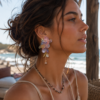 Cinturón joya dorado de estilo boho chic con charms de soles, lunas y estrellas. Un accesorio especial que transforma cualquier look y aporta un toque elegante, relajado y lleno de personalidad. Ideal para vestidos, monos o looks de verano. Medida: 100 cm. Alabama Shop