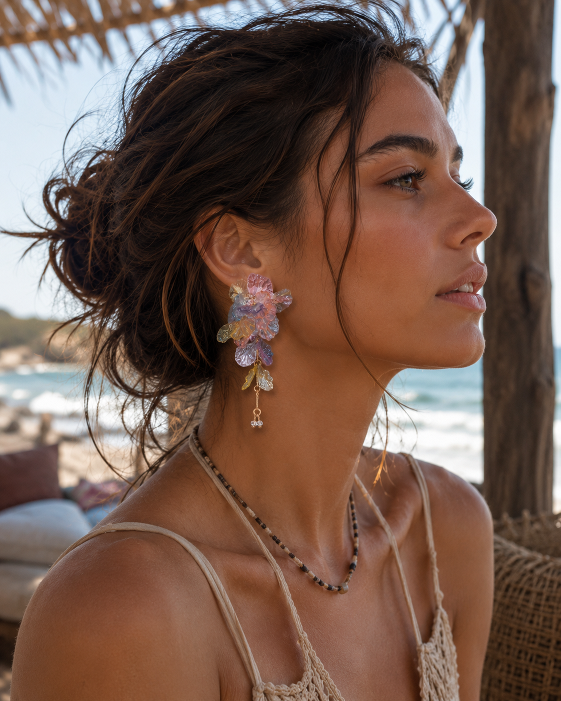 2a9e121c-67fd-49cb-ba7b-d4e3e781b1af <p><strong>Pendientes Aura Pastel</strong>, un diseño floral XL lleno de luz y color. Sus tonos pastel translúcidos crean un efecto delicado, femenino y súper especial que transforma cualquier look. Ligeros, originales y perfectos para invitadas, verano y outfits boho chic con personalidad.</p> Alabama Shop