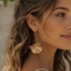La tobillera más divertida y colorida del verano ✨ Una cadena dorada de acero con pequeños charms multicolor que aporta un toque alegre, original y muy especial a cualquier look. Perfecta para llevar con sandalias, descalza en la playa o combinada con otras tobilleras para un estilo más boho. Tobillera dorada con detalles multicolor Largo ajustable: 20 cm + 5 cm Ancho aproximado: 6 mm Peso: 3 g Cierre de mosquetón Ligera, cómoda y fácil de combinar Alabama Shop