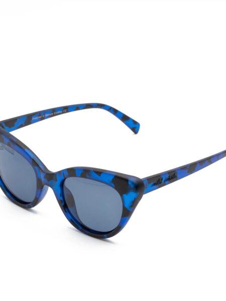 <p>Gafas estilo Cat Eye en color azul mármol profundo. Con lentes polarizadas de alta calidad, protección UV400 y montura de policarbonato resistente.  </p><p>PLAZO DE ENTREGA: 3 A 5 DÍAS</p> Alabama Shop