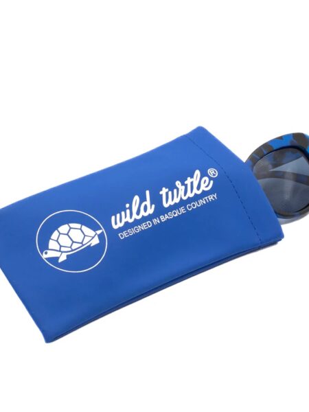 <p>Gafas estilo Cat Eye en color azul mármol profundo. Con lentes polarizadas de alta calidad, protección UV400 y montura de policarbonato resistente.  </p><p>PLAZO DE ENTREGA: 3 A 5 DÍAS</p> Alabama Shop