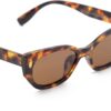 <strong>Un soplo de energía retro, audacia y protección absoluta.</strong> Estas gafas de sol destacan por su silueta geométrica de estilo cat-eye afilado en un vibrante y magnético color amarillo de acabado mate. Equipadas con <strong>lentes polarizadas, protección UV400 y categoría 3</strong>, combinan sus lentes oscuras de alta nitidez con sutiles detalles plateados en el frontal. El accesorio perfecto para romper con la monotonía, iluminar el rostro y añadir un toque retro-chic lleno de frescura a cualquier look mientras cuidas tu salud visual. Alabama Shop