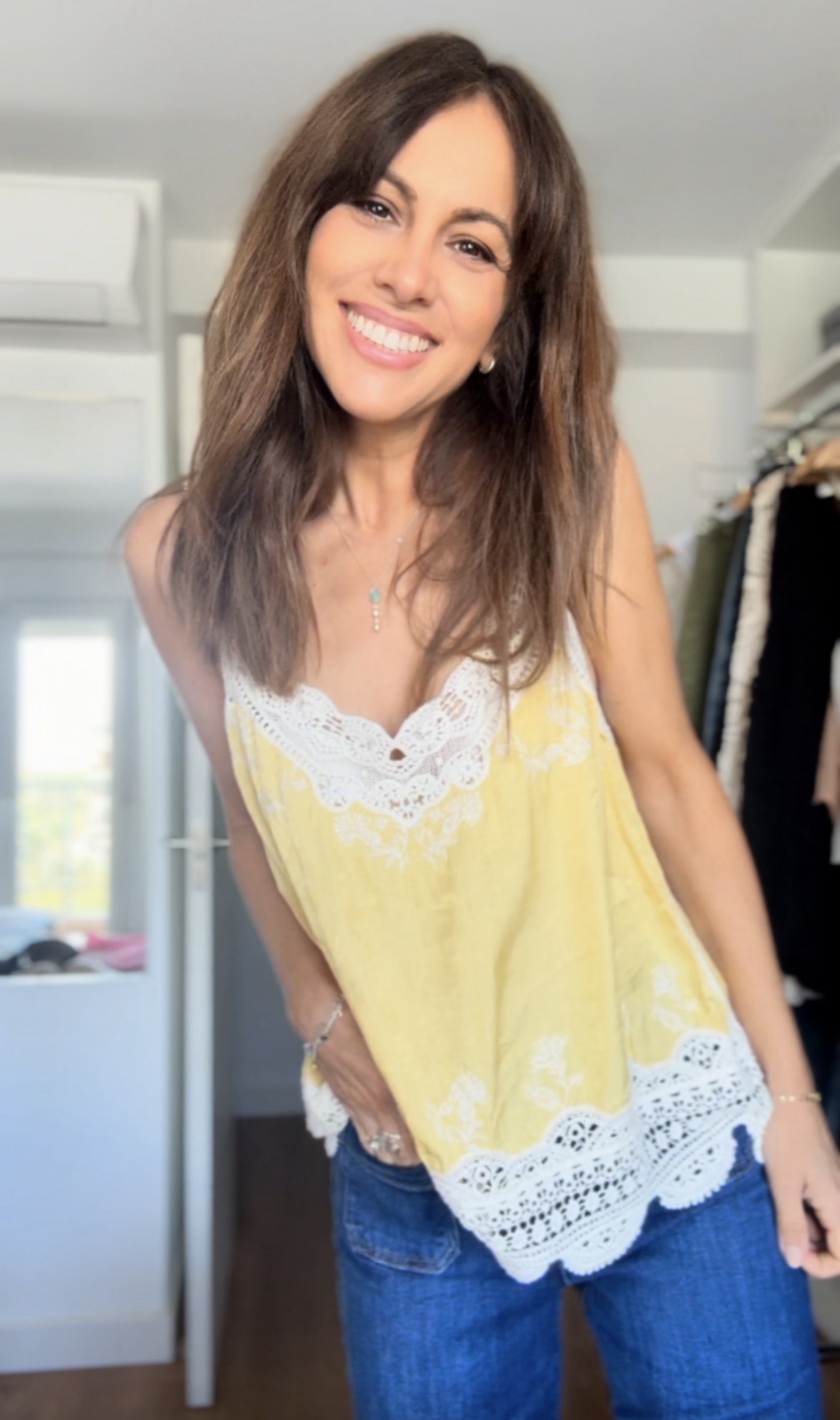 screenshot-272 <p><strong>Top Lencero Boho-Chic con Encaje y Crochet - Amarillo Mostaza</strong> Ilumina tu look con este top de tirantes fino que combina frescura y romanticismo. Confeccionado en un tejido ligero color amarillo vibrante, destaca por sus delicados acabados en encaje blanco y detalles de crochet tanto en el escote como en el bajo. Un diseño femenino de estilo bohemio ideal para combinar con shorts o vaqueros este verano.</p><p>Talla única.</p><p>100% algodón</p> Alabama Shop