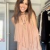 <p data-path-to-node="2">Top Elástico "Second Skin" – Blanco – Talla Única (36-42)</p> <p data-path-to-node="3">Siéntete cómoda y segura con nuestro <b data-path-to-node="3" data-index-in-node="44">top elástico de efecto "segunda piel"</b>. Confeccionado en un tejido ligero y ultra suave de <b data-path-to-node="3" data-index-in-node="134">nylon y elastano</b>, este top se acopla perfectamente a tu cuerpo realzando tu silueta. Con un diseño de tirantes y escote recto, es la prenda básica y versátil que necesitas para combinar con cualquier look de temporada.</p> Alabama Shop