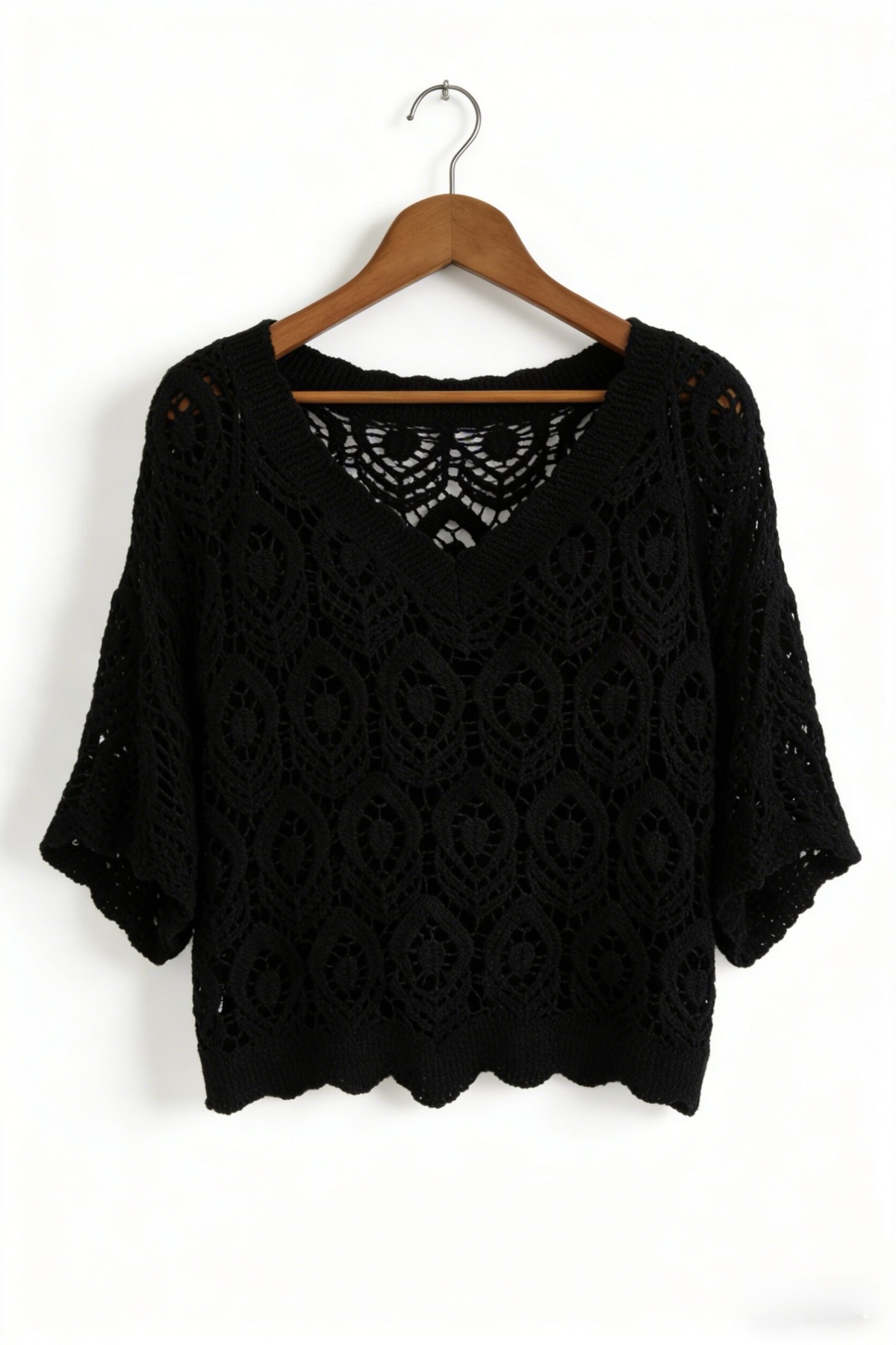 pull-ajoure-en-crochet_noir_69b6c0d64e407 <div class="product-short-description" style="font-family: 'Segoe UI', Tahoma, Geneva, Verdana, sans-serif;color: #333"> <h2 style="font-size: 1.2em;color: #2c3e50;border-bottom: 2px solid #eaeaea;padding-bottom: 8px">Top Crochet Calado Negro - 100% Algodón</h2> <p style="line-height: 1.5;font-size: 1.1em">Eleva tu estilo con nuestro <strong>top de crochet calado</strong> en color negro. Confeccionado en <strong>100% algodón natural</strong>, es la prenda ligera y transpirable que necesitas esta temporada.</p> <ul style="padding: 0;font-size: 1em"> <li style="margin-bottom: 5px">✨ <strong>Talla Única:</strong> Ajuste perfecto de la 36 a la 42.</li> <li style="margin-bottom: 5px">🧶 <strong>Diseño Artesanal:</strong> Calado geométrico con manga 3/4.</li> <li style="margin-bottom: 5px">👗 <strong>Versatilidad:</strong> Ideal para looks <em>boho chic</em> o de playa.</li> </ul> <p style="font-size: 0.9em;color: #27ae60;font-weight: bold"></p> </div> Alabama Shop